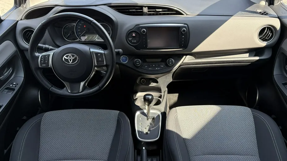 TOYOTA Yaris -