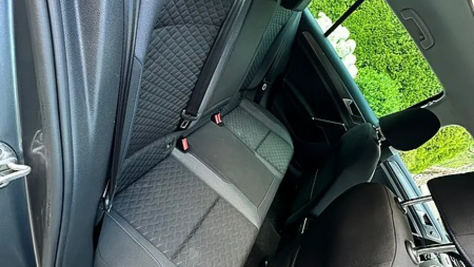 VOLKSWAGEN Golf -