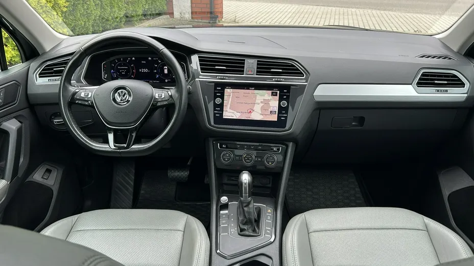 VOLKSWAGEN Tiguan -