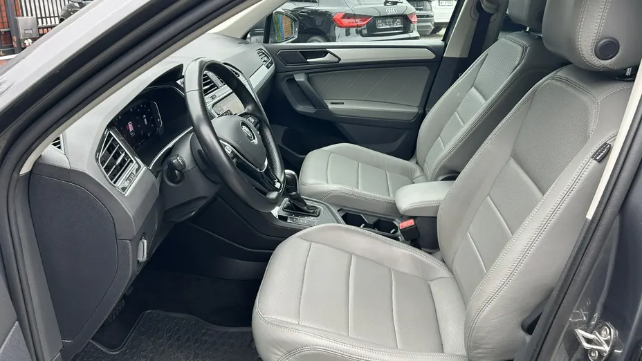 VOLKSWAGEN Tiguan -