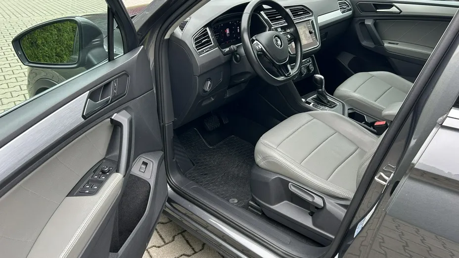 VOLKSWAGEN Tiguan -