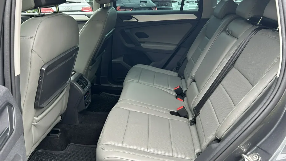 VOLKSWAGEN Tiguan -