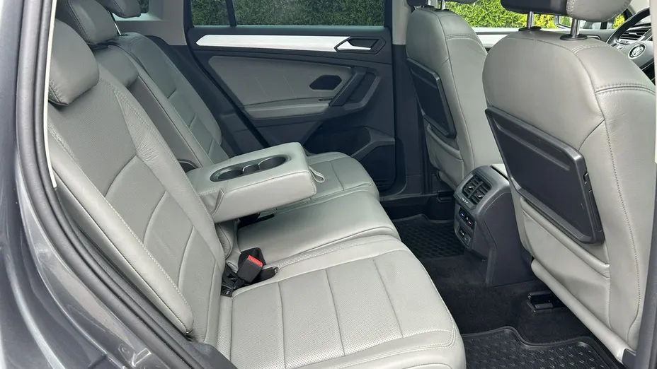 VOLKSWAGEN Tiguan -
