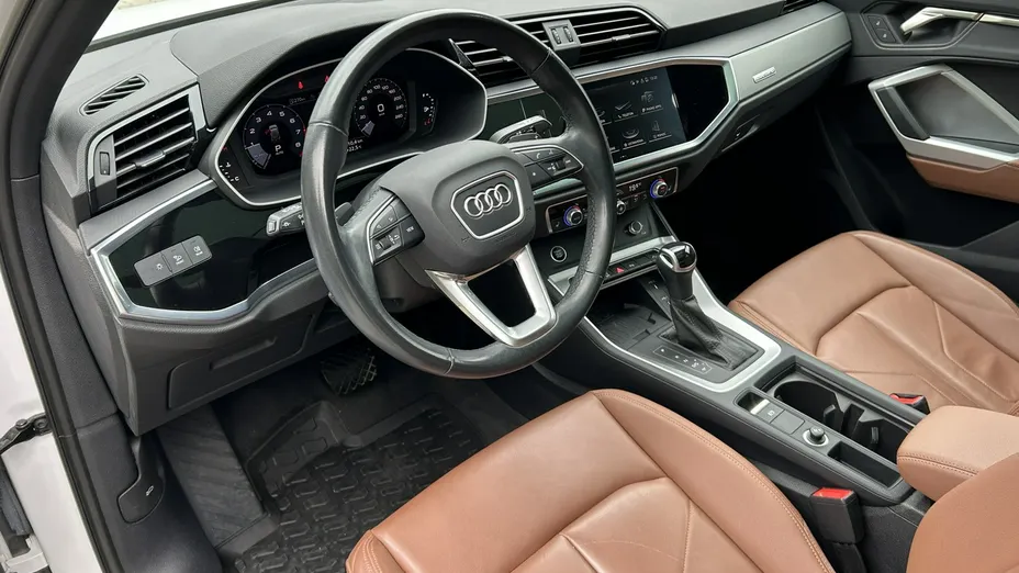 AUDI Q3 -