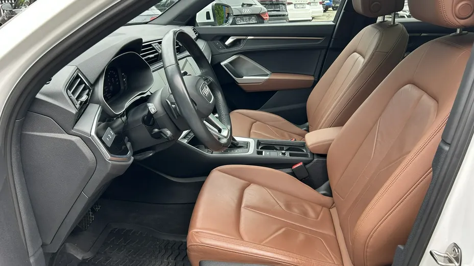 AUDI Q3 -