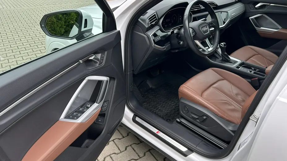 AUDI Q3 -