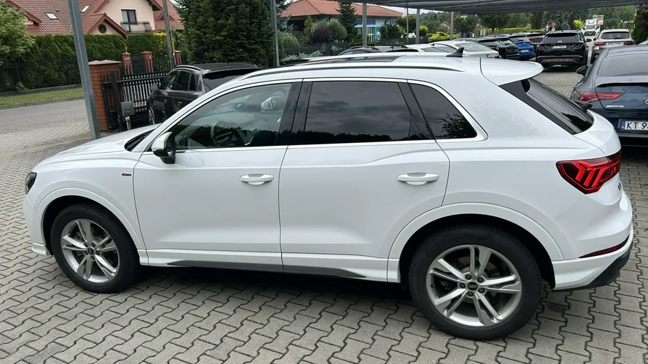 AUDI Q3 -