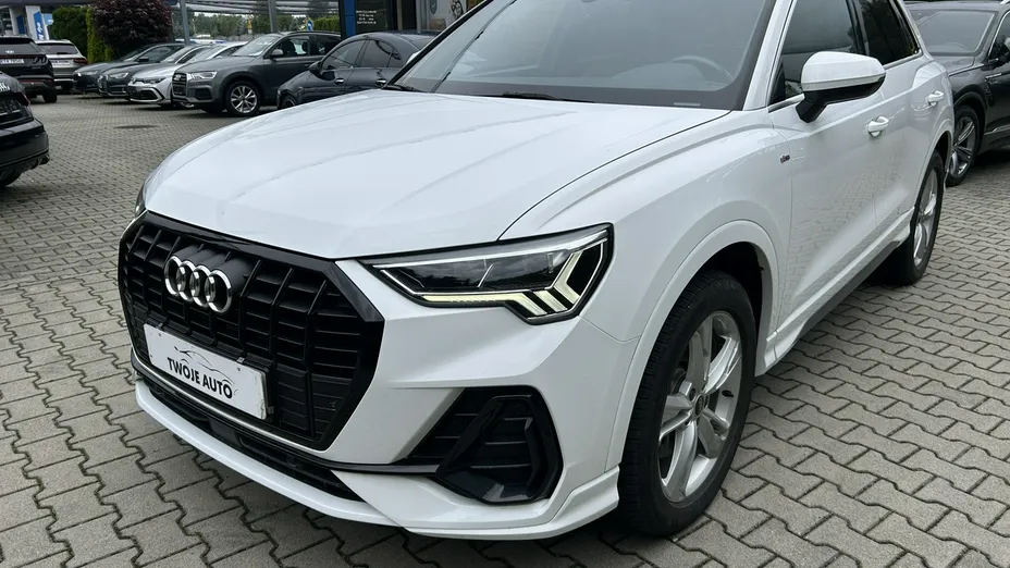 AUDI Q3 -
