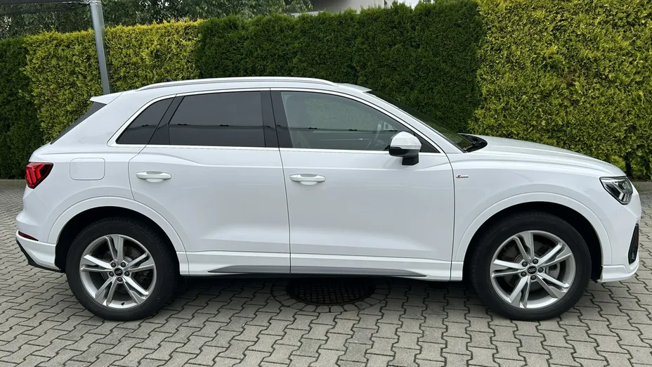 AUDI Q3 -