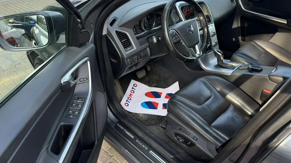 VOLVO XC60 -