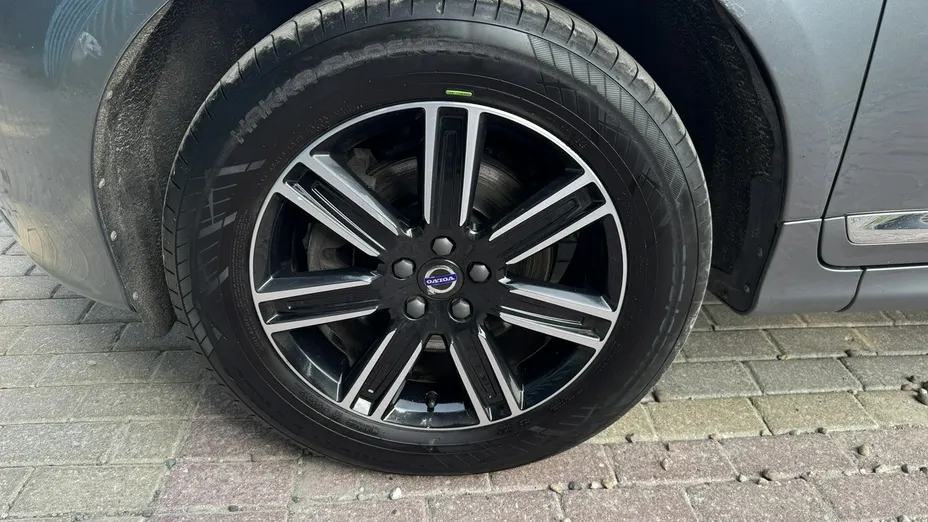 VOLVO XC60 -