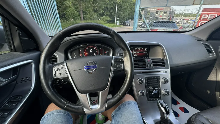 VOLVO XC60 -