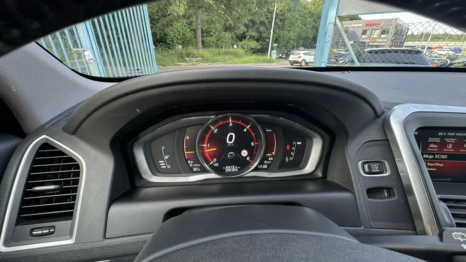 VOLVO XC60 -