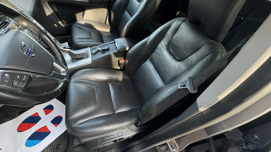 VOLVO XC60 -