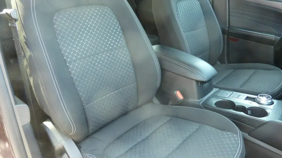 FORD Escape -