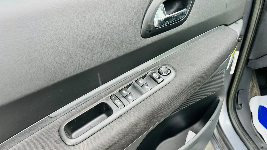 PEUGEOT 5008 -