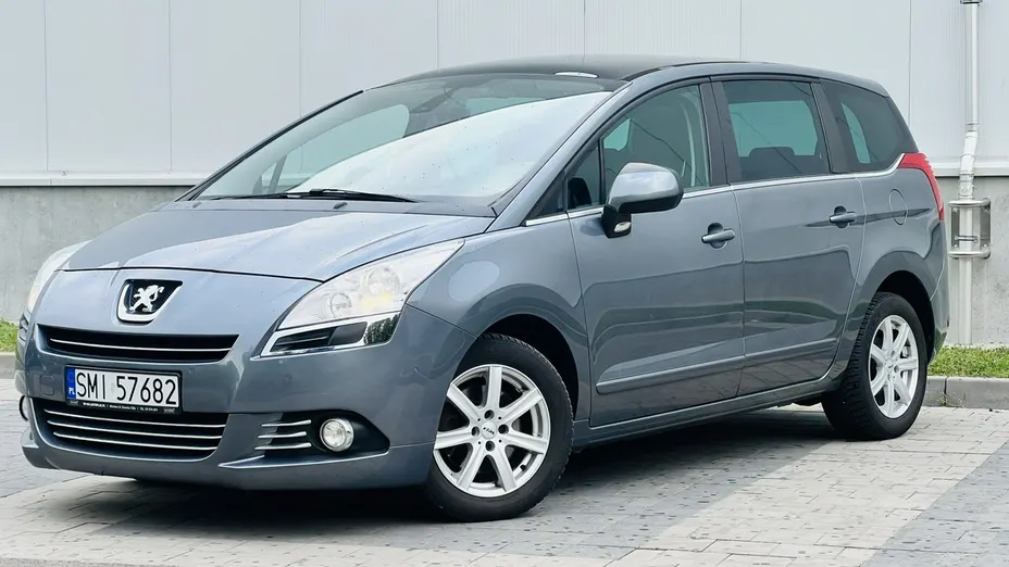 PEUGEOT 5008 -
