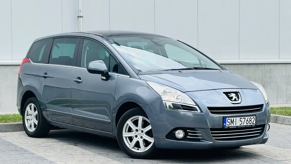 PEUGEOT 5008 -