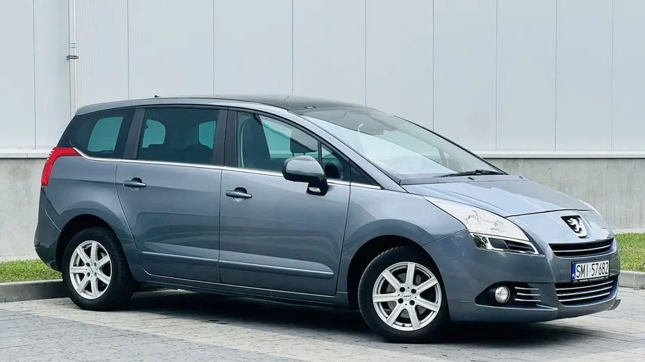 PEUGEOT 5008 -