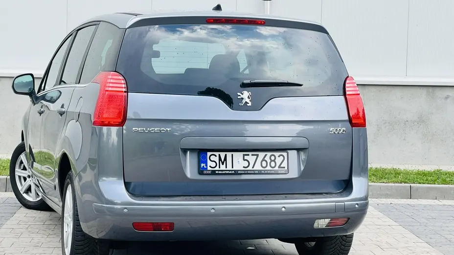 PEUGEOT 5008 -