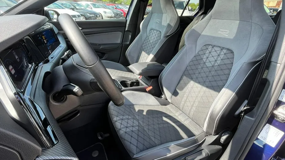 VOLKSWAGEN Golf -