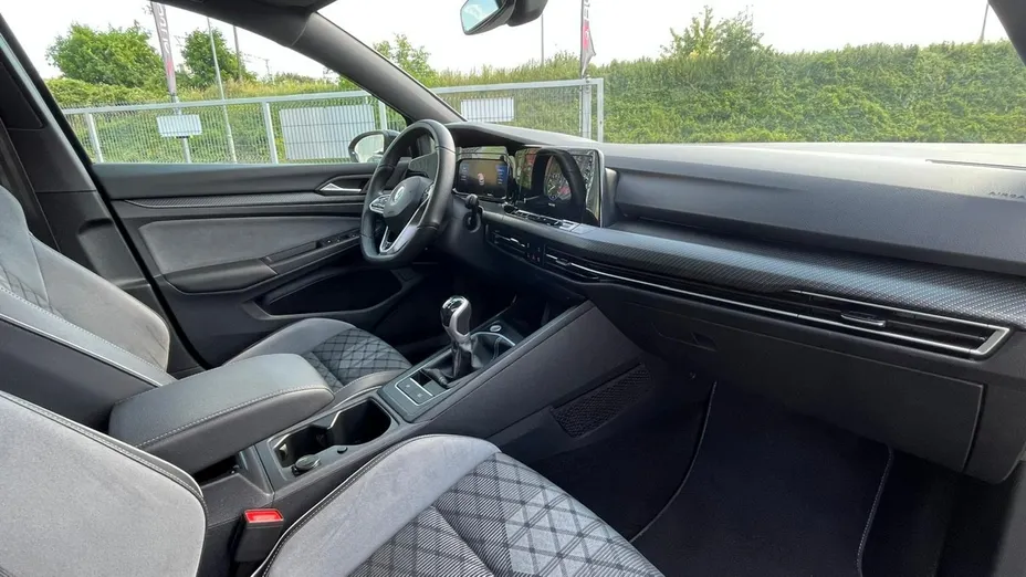 VOLKSWAGEN Golf -