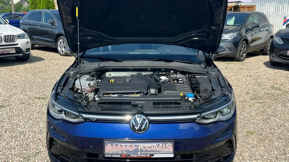 VOLKSWAGEN Golf -