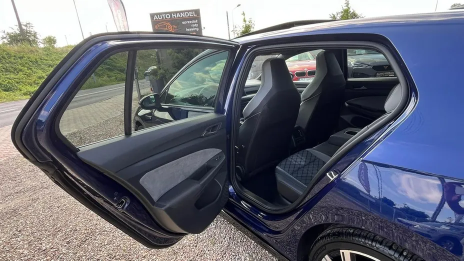 VOLKSWAGEN Golf -