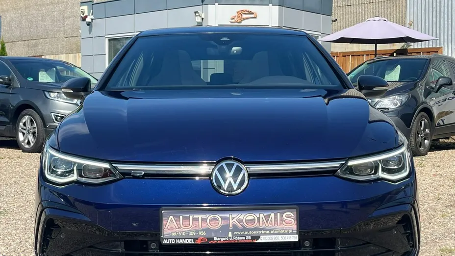 VOLKSWAGEN Golf -