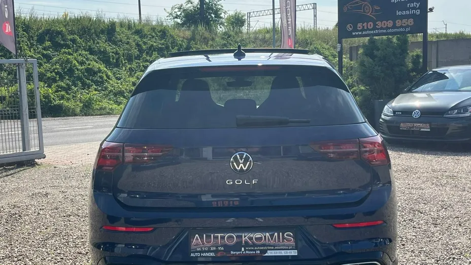 VOLKSWAGEN Golf -