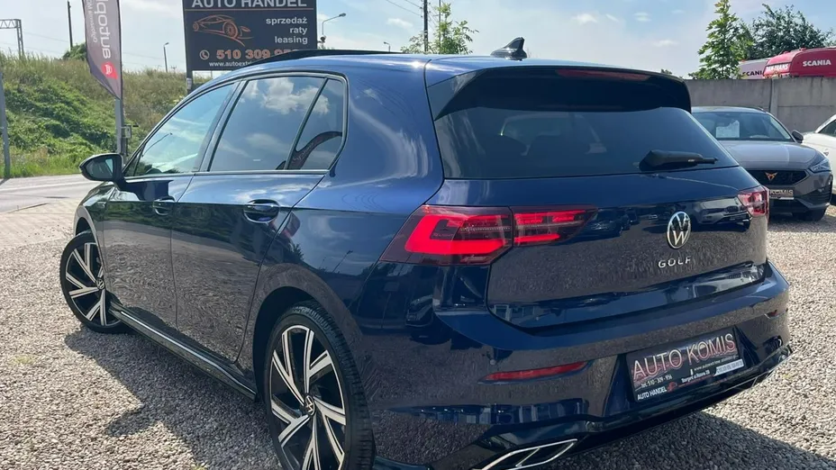 VOLKSWAGEN Golf -