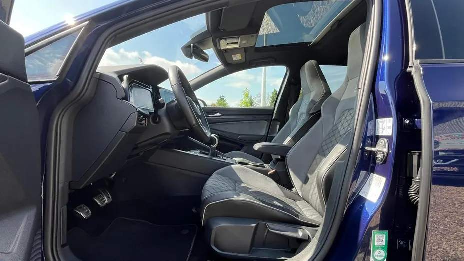 VOLKSWAGEN Golf -