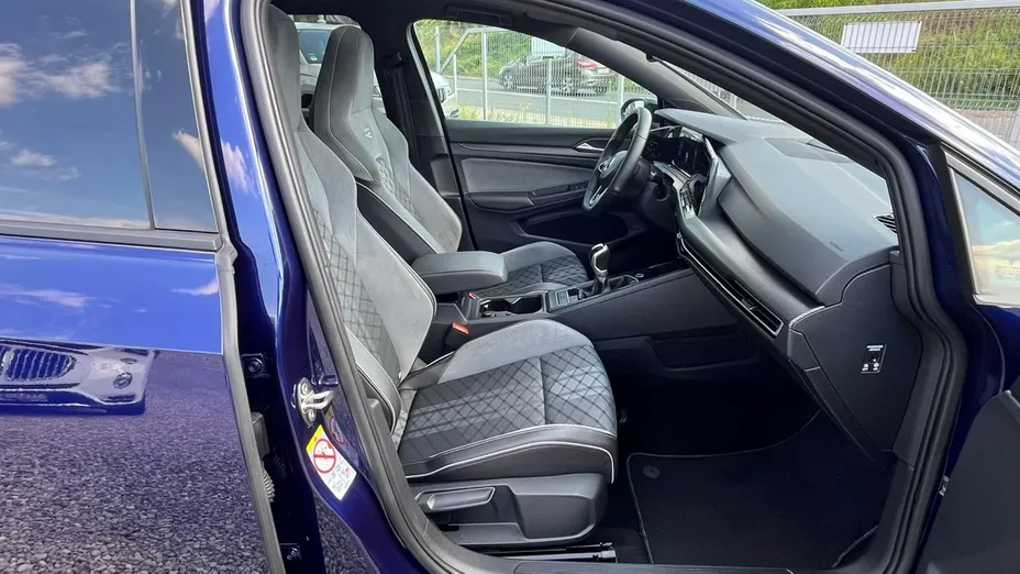 VOLKSWAGEN Golf -