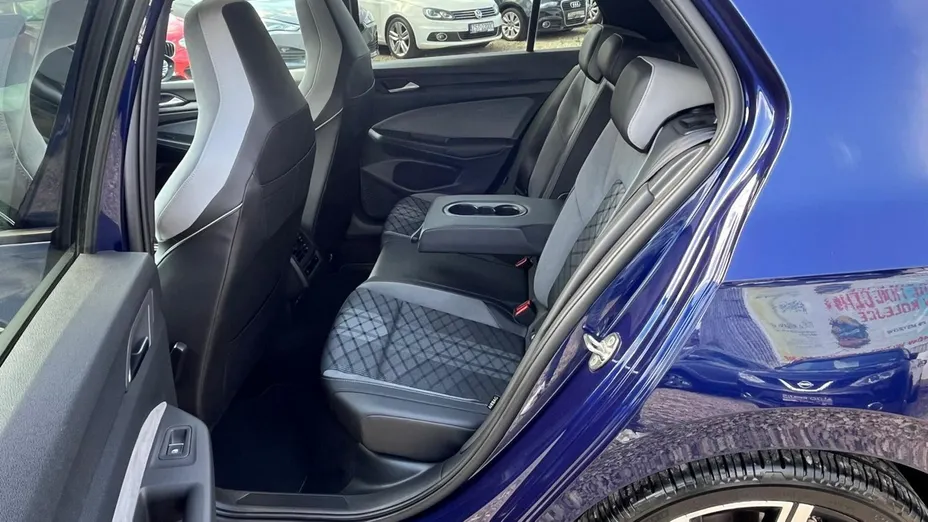 VOLKSWAGEN Golf -