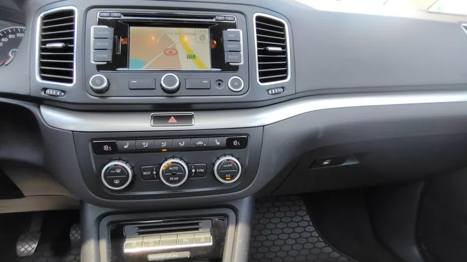 VOLKSWAGEN Sharan -
