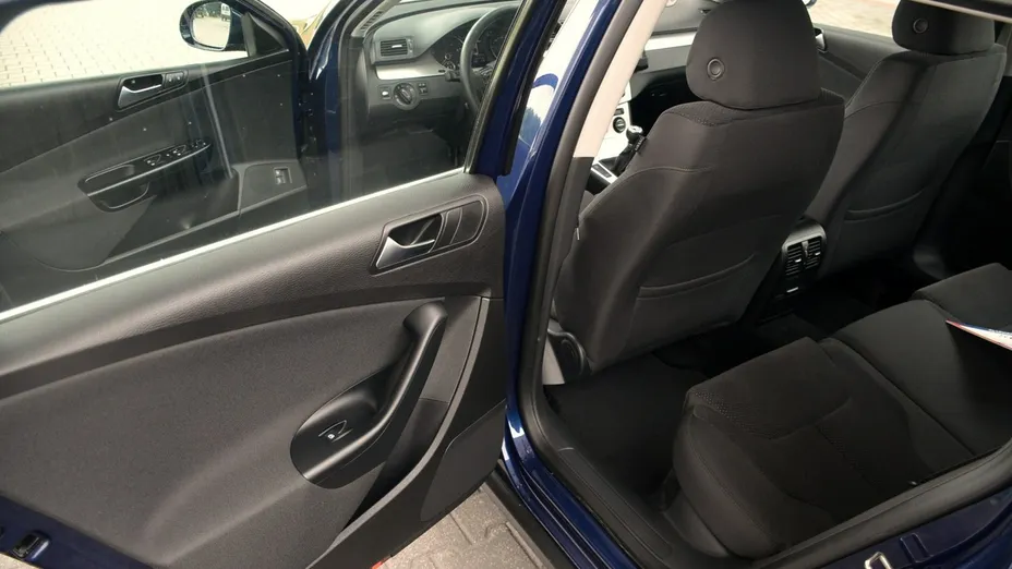 VOLKSWAGEN Passat -