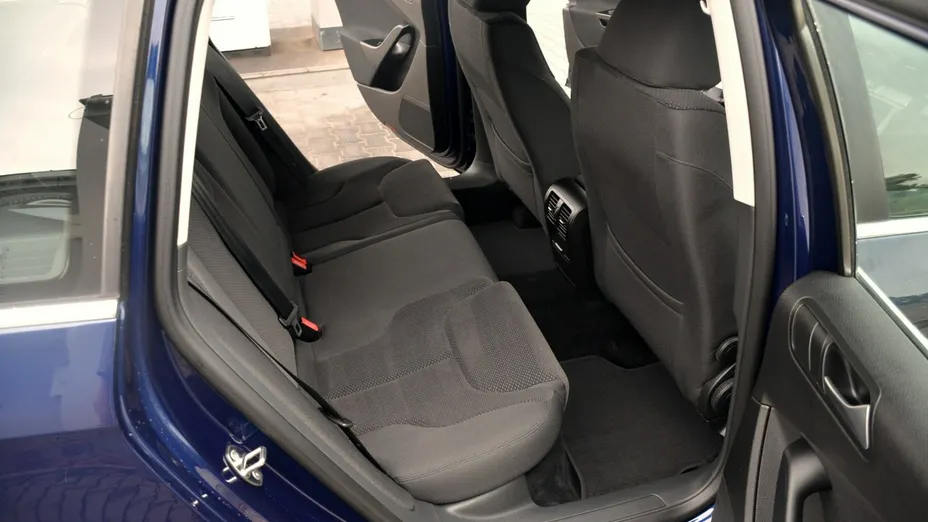 VOLKSWAGEN Passat -