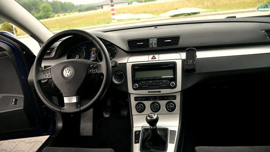 VOLKSWAGEN Passat -