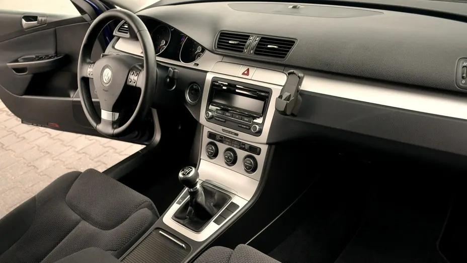 VOLKSWAGEN Passat -