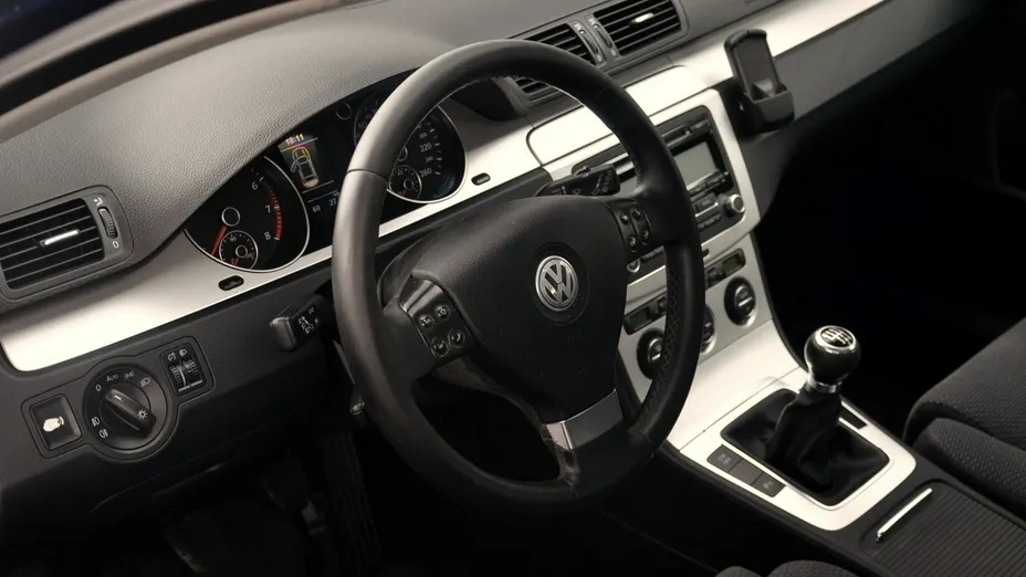 VOLKSWAGEN Passat -