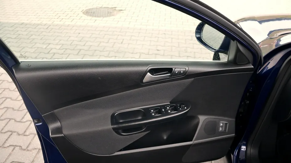 VOLKSWAGEN Passat -