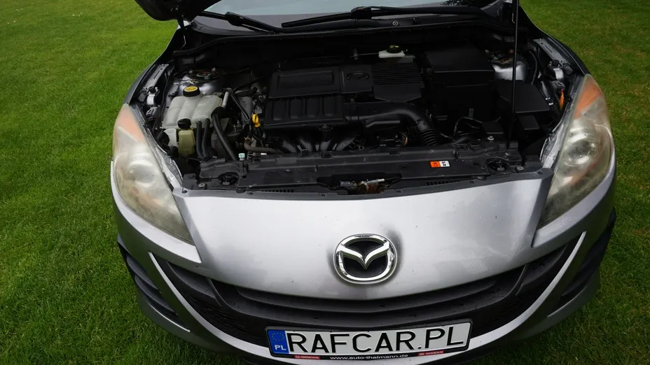 MAZDA 3 -
