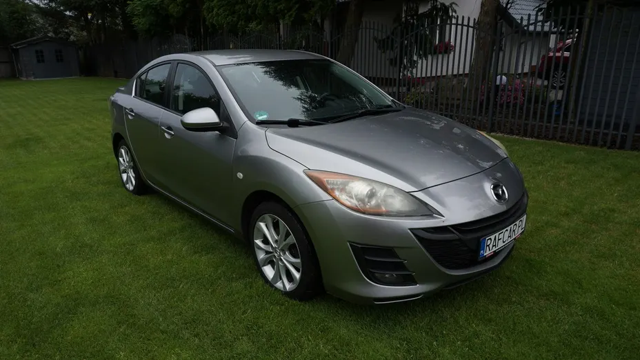 MAZDA 3 -