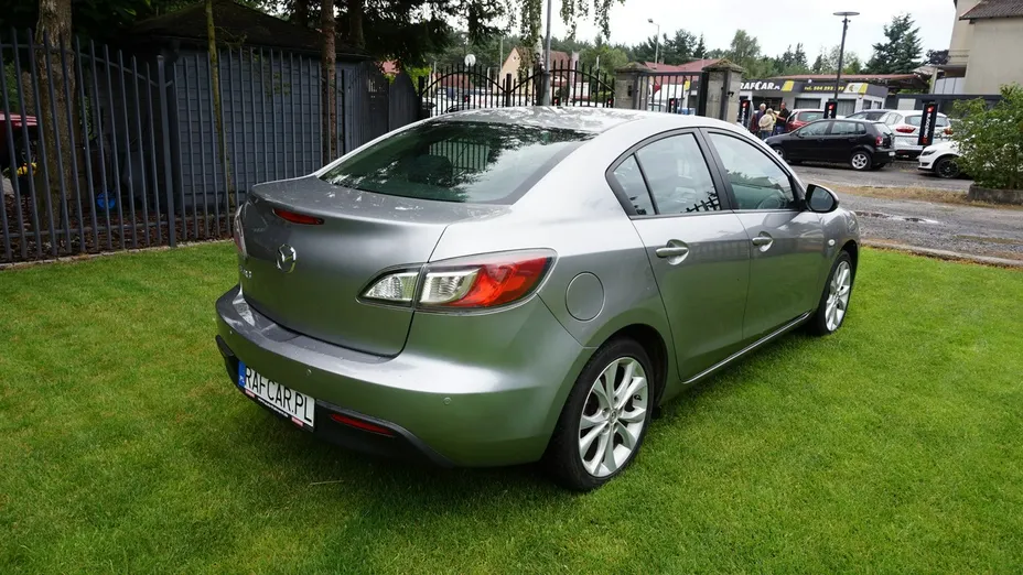 MAZDA 3 -