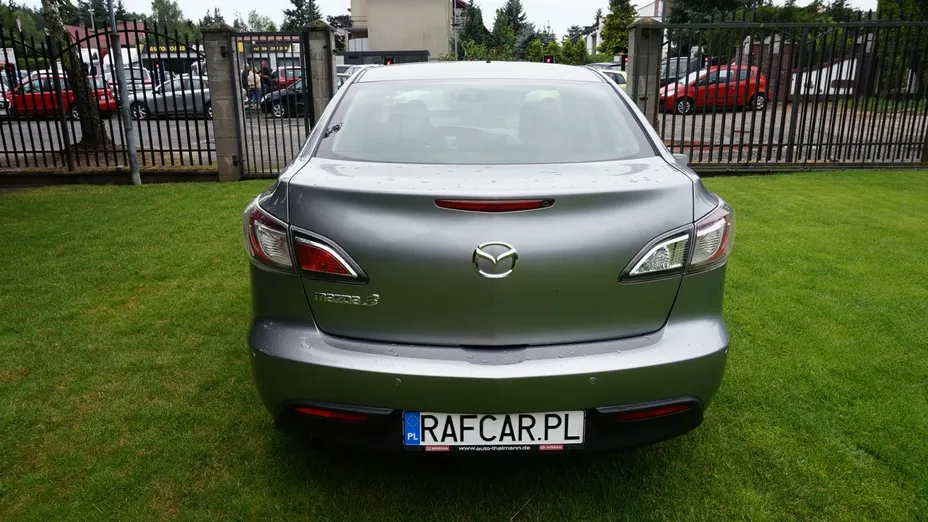 MAZDA 3 -