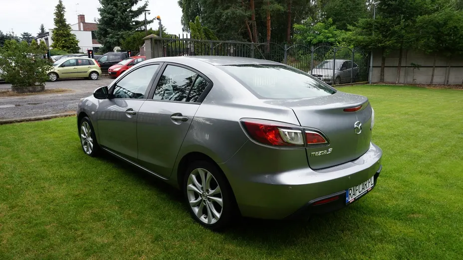 MAZDA 3 -