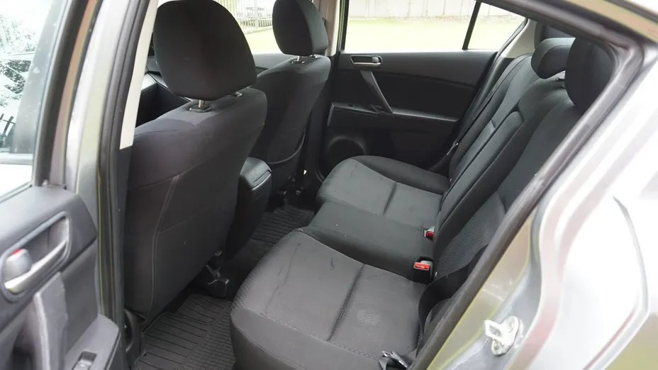MAZDA 3 -