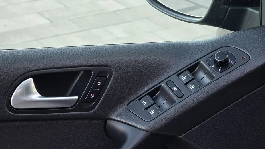 VOLKSWAGEN Tiguan -