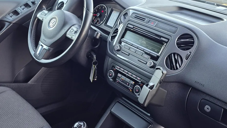 VOLKSWAGEN Tiguan -
