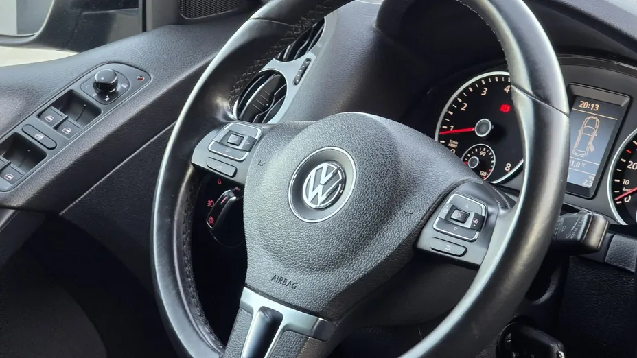 VOLKSWAGEN Tiguan -